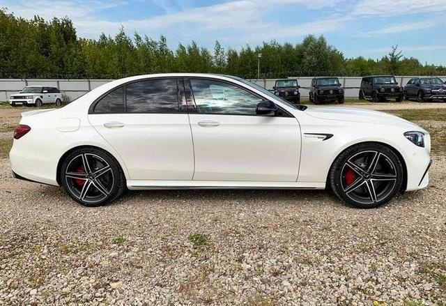 新款奔驰AMG E63S海外实拍 百公里加速仅4.3秒