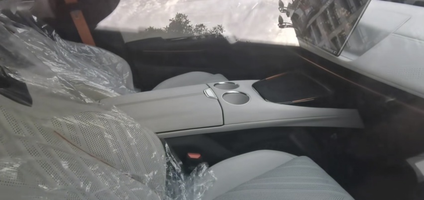 价格下探？新款深蓝SL03实车现身，内饰看齐S7，增100km续航版