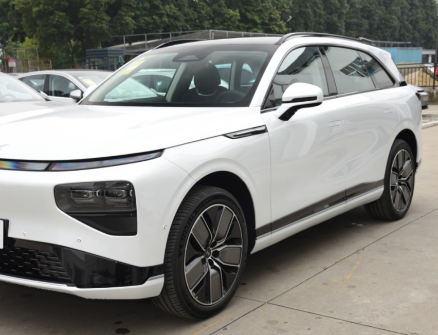 车长4891mm，续航可达702KM，配置丰富，带你看小鹏G9