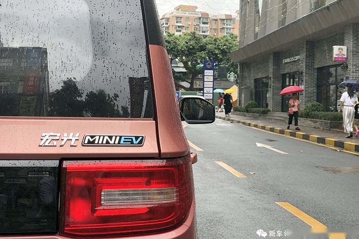 宏光MINI EV：别跟我聊诗和远方，我只懂人间烟火