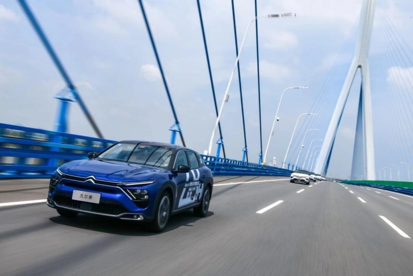 东风雪铁龙携凡尔赛C5 X、天逸BEYOND亮相乌镇峰会