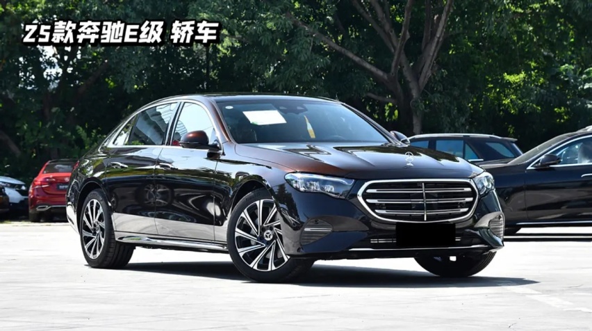 2025款奔驰E级实车到店，增配360度全景影像，有望近期上市