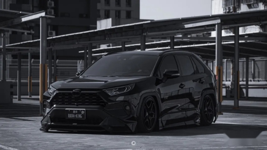 来自宝岛台湾的黑武士丰田RAV4，硬汉造型玩姿态你们爱不爱？