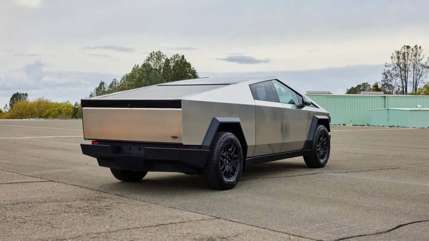 特斯拉Cybertruck再次拍出天价