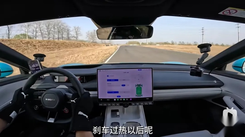 小米SU7一天两次冲出赛道，设计有问题？