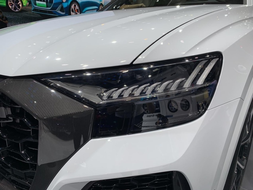 3.8s破百的奥迪RS Q8，搭载4.0T+48V，它的整体表现又会如