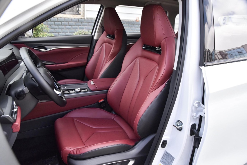 新款长安CS75 PLUS上市，11.79万元起售
