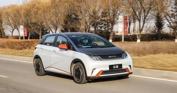 试驾比亚迪海豚时尚版：405km续航“闯”东北，这车真“抗冻”