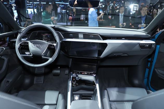 来自奥迪、奔驰的新能源SUV，年内要上市，不算便宜但科技抢眼