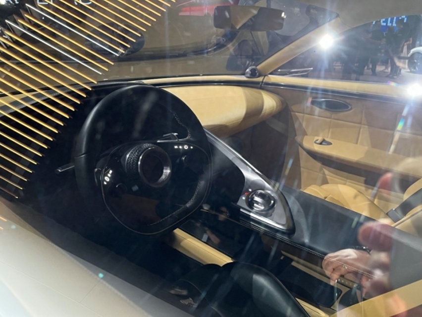 【成都车展】竞品是S级？捷尼赛思百万级轿车G90上市 纯电跑车亮相