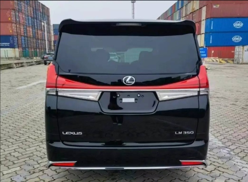 MPV天花板高度再刷新？雷克萨斯LM350曝光，配3.5L V6