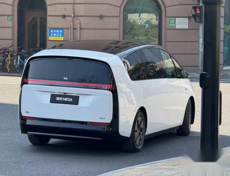 续航超700公里，理想首款MPV实车街拍，有望成为爆款车型？