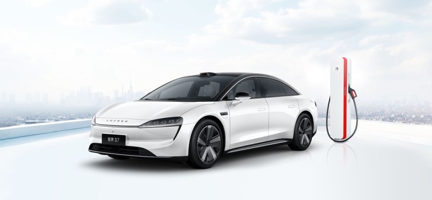 Model 3地位不保？智界S7上市 搭华为智驾系统售24.98万元起