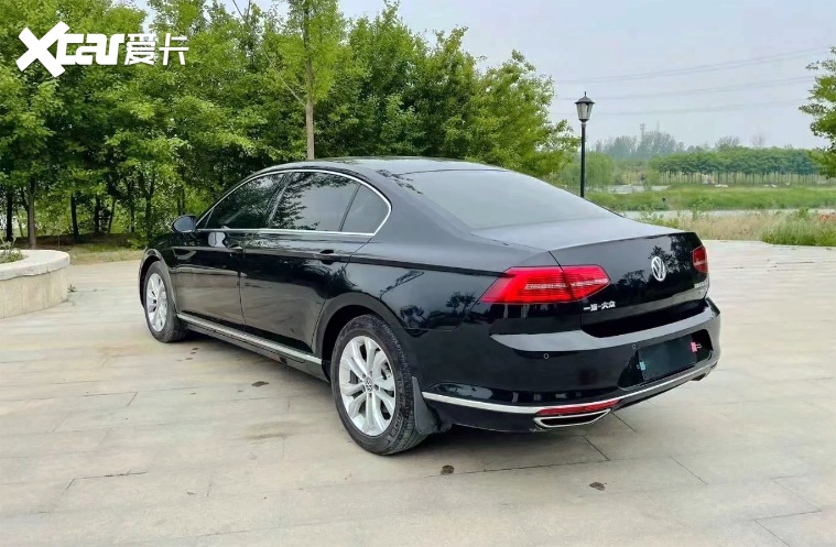 新款一汽大众迈腾已陆续到店,面对新老款该如何选择呢