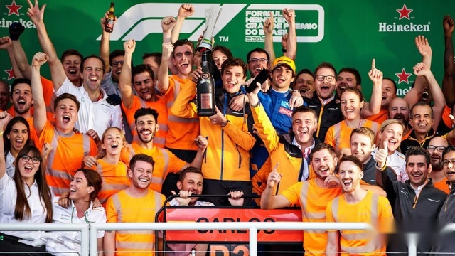 乐高&MCL36：赛道梦？我们可是专业的！