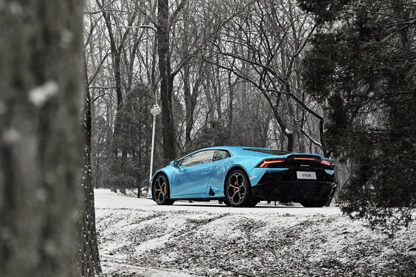 雪中驭牛 ｜ 兰博基尼 HURACAN EVO RWD