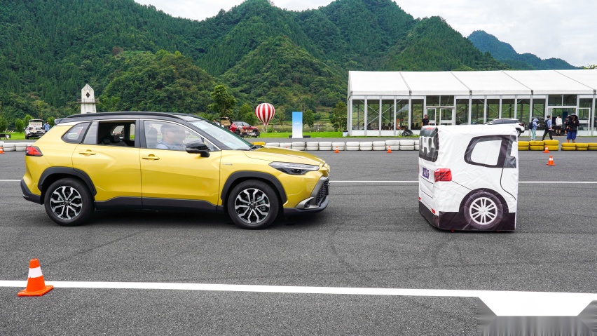 实测油耗2.9L 鬼探头也不用怕！这丰田SUV不到15万？