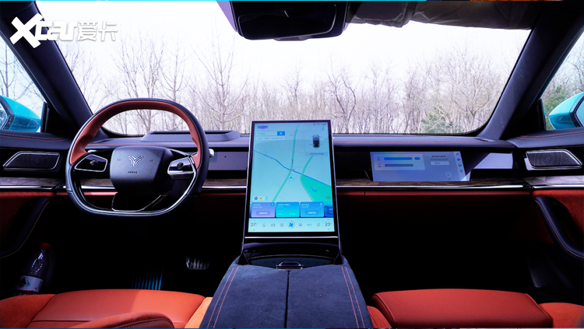 买B级纯电轿车 为何推荐哪吒S而非特斯拉Model 3？