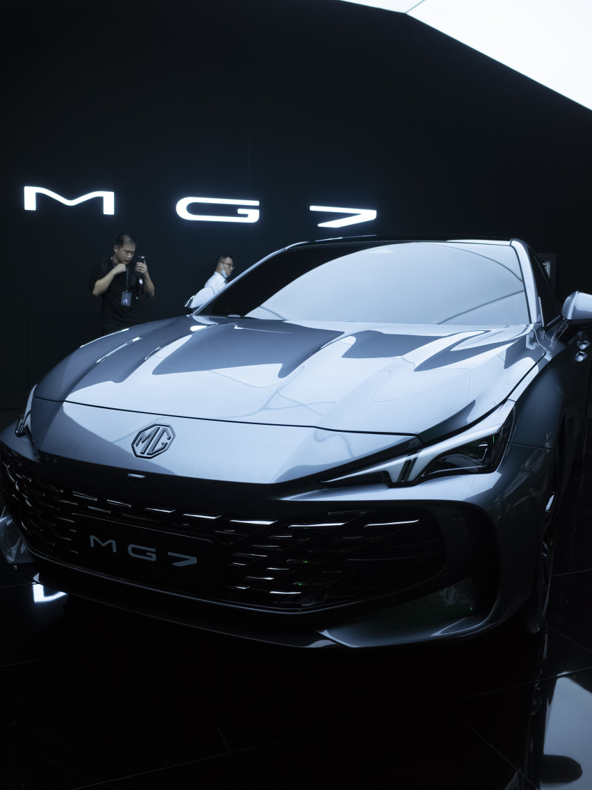 2.0T+9AT、三段式尾翼！MG7全球首秀
