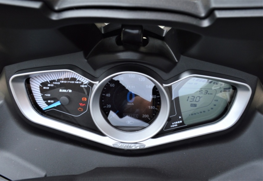 “进口”贵一万多值吗？光阳赛艇S400台产版解析