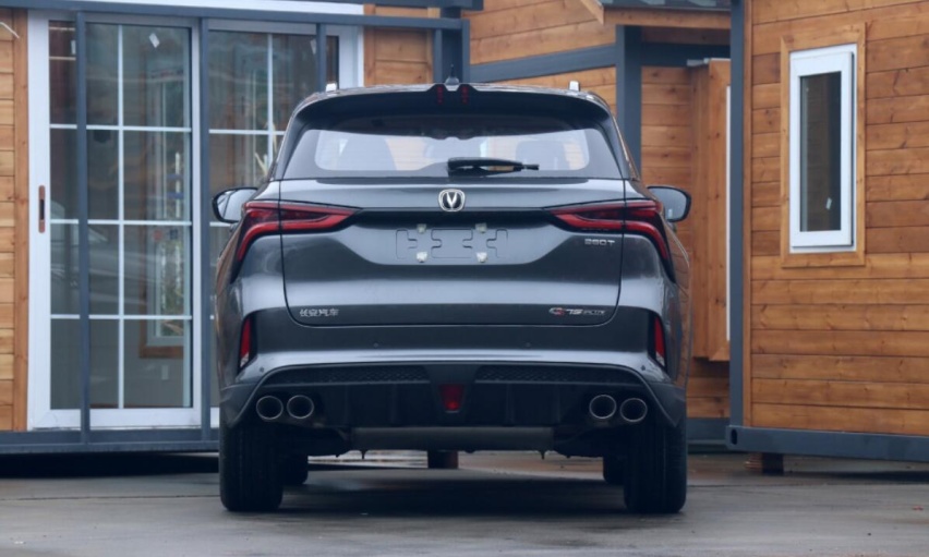 家用SUV，在意省油，长安CS75plus和瑞虎8怎么选？