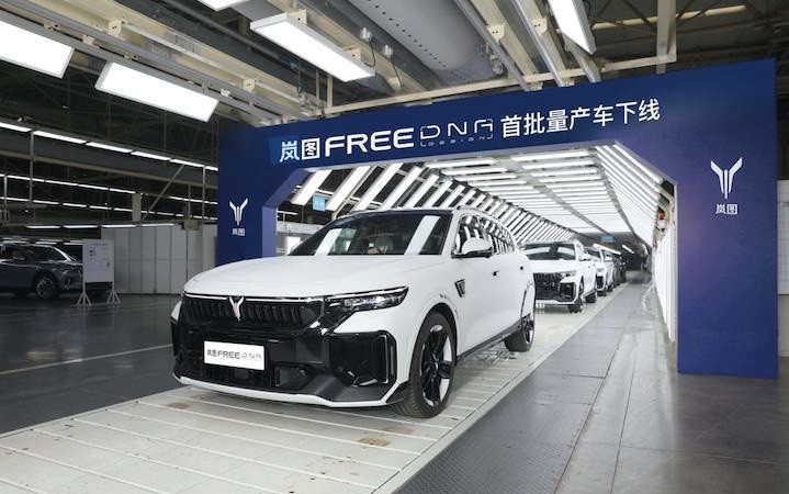 37.99万起售，岚图FREE DNA首批量产车下线，4.3秒可破百