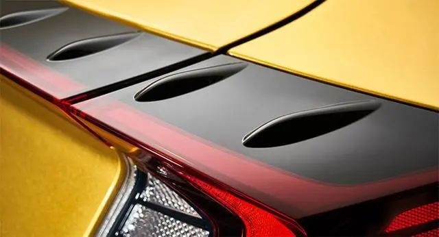 水泥灰、2.0T+8AT，这么战斗的B级车你猜要多少钱？