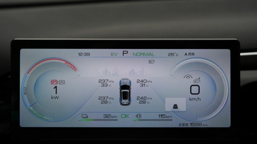 10万买家用SUV，荣威D5X DMH迎战宋Pro DM-i，怎么选？