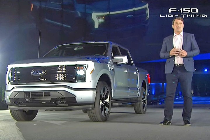 福特电动版F-150正式发表，真不算贵，对比这怪兽般性能