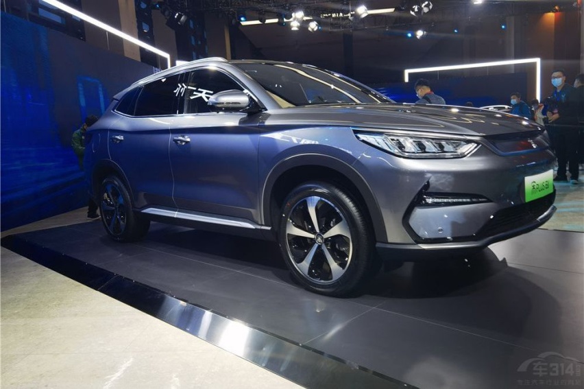 埃安V PLUS对比宋PLUS EV 选谁不吃亏？