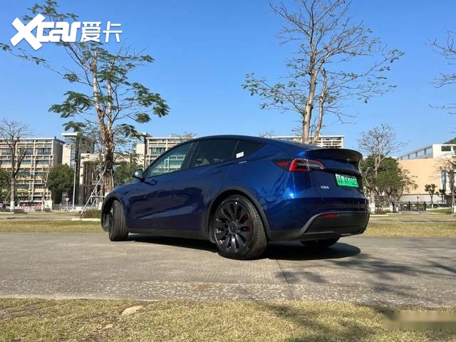 年轻人的“大号玩具车” 春节试驾 Model Y P