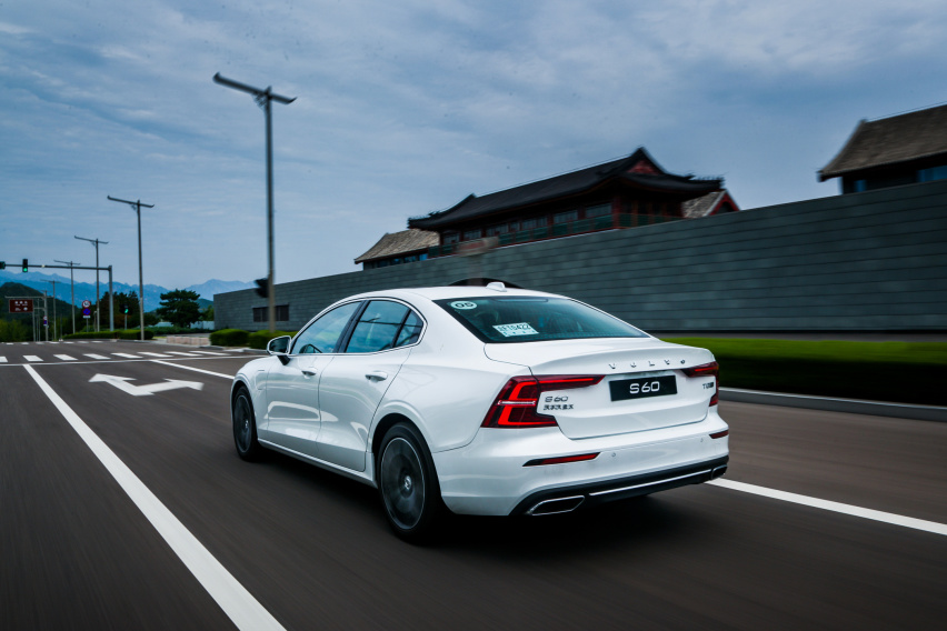 沃尔沃只有安全？ 试驾4.6s破百的沃尔沃S60 T8