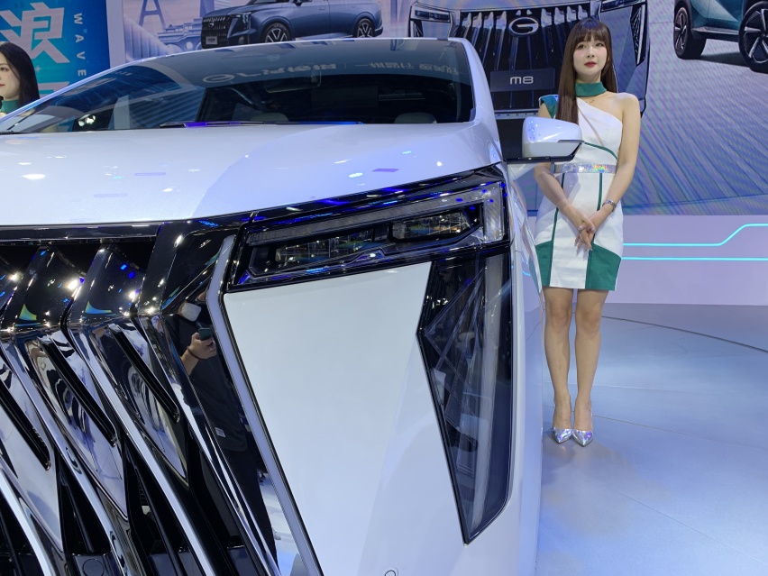 2022成都车展 实拍新一代传祺M8混动版