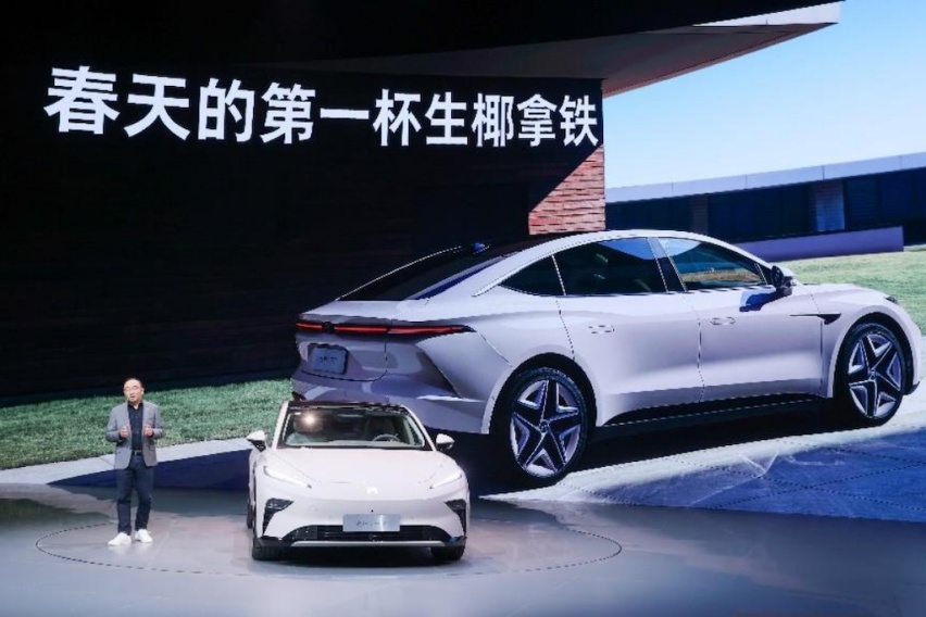 中大型豪华纯电轿车飞凡F7正式上市 售价20.99万-30.19万735.png