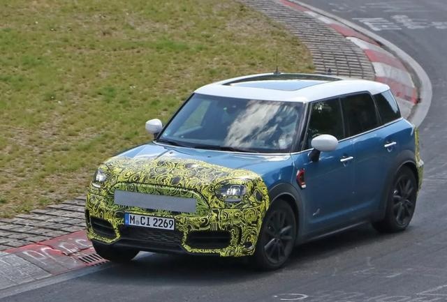 在纽伯格林，我们逮到了新款MINI Countryman