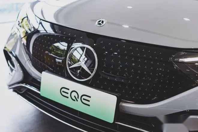 花50多万就能买到的小“EQS”，奔驰EQE哪个版本性价比最高？
