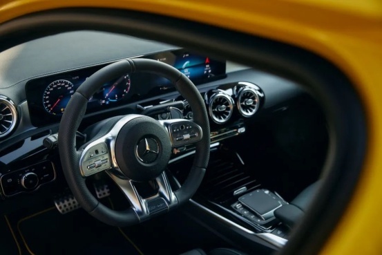 梅赛德斯-AMG A35 4MATIC 灿日特别版上市 售45.58万