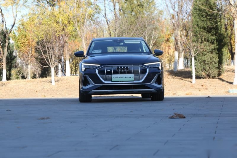 贴近燃油车的行驶品质，试驾奥迪e-tron Sportback