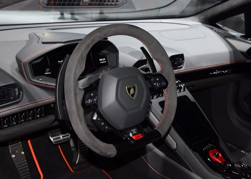 兰博基尼是认识超跑的典范，新车330万起，配5.2L V10