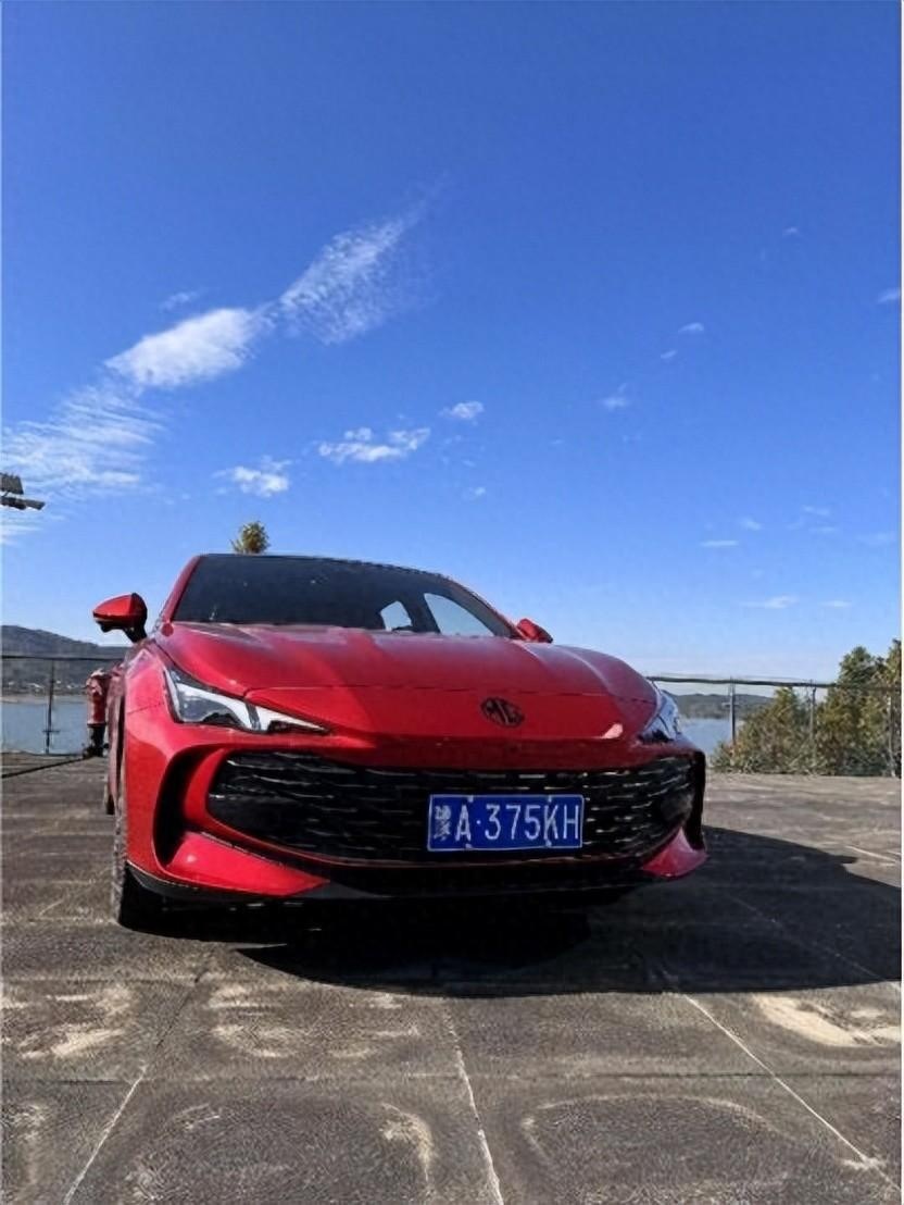 优雅与运动的完美结合 试驾上汽名爵——MG7