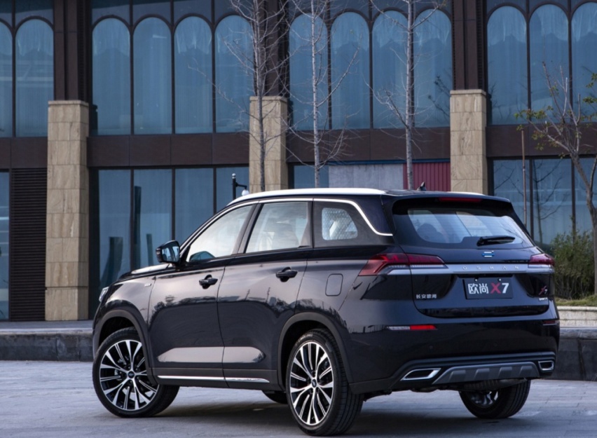 主打越级空间、配置和科技感的大SUV，长安欧尚X7购车指南