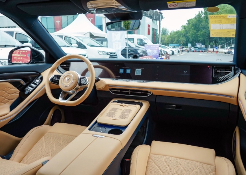 为什么说买增程混动SUV，全新岚图FREE是绕不过的一台车