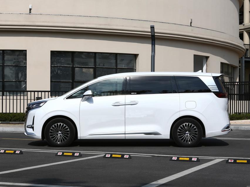 高端电动MPV“先驱者”，岚图梦想家VS腾势D9，选谁更合适？