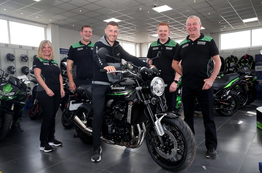 世界冠军的第一台合法上路摩托车，Rea入手川崎Z900RS