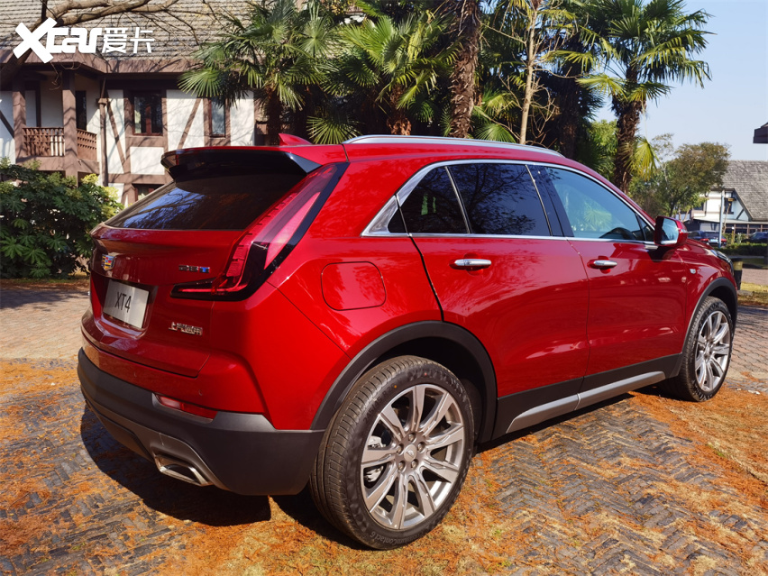 新贵驾到 全系升级轻混动  试驾新款凯迪拉克xt4