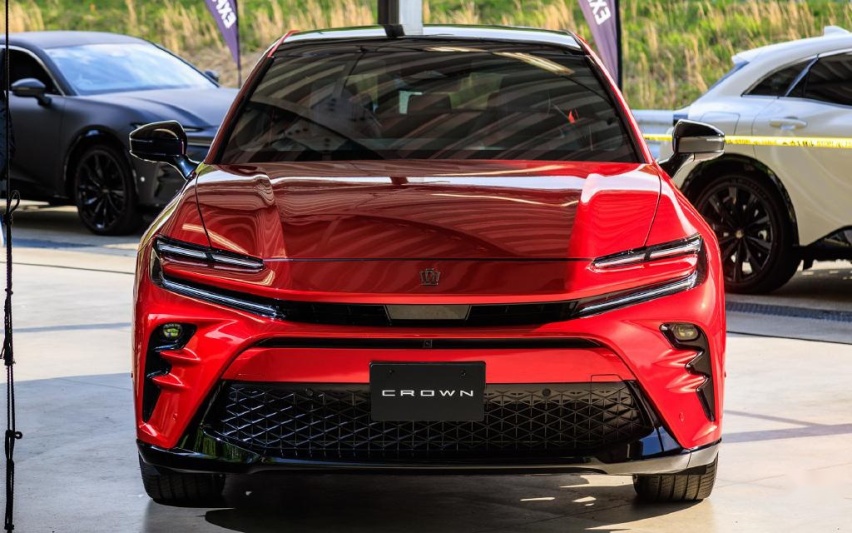 向德系豪华SUV发起挑战：40万的皇冠SUV，你会买不？