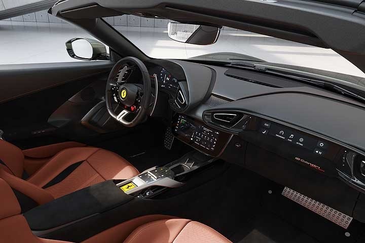 法拉利最新V12新车，似乎告诉电动车别想造次