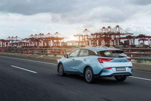 20万内最值得买的纯电动车？试驾别克微蓝410km