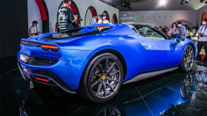 体验法拉利296GTS：这是我离梦想最近的一次