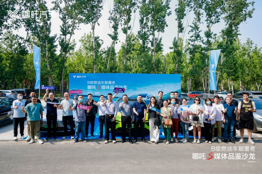 B级燃油车颠覆者,哪吒S增程版实力演绎2023最强增程轿跑